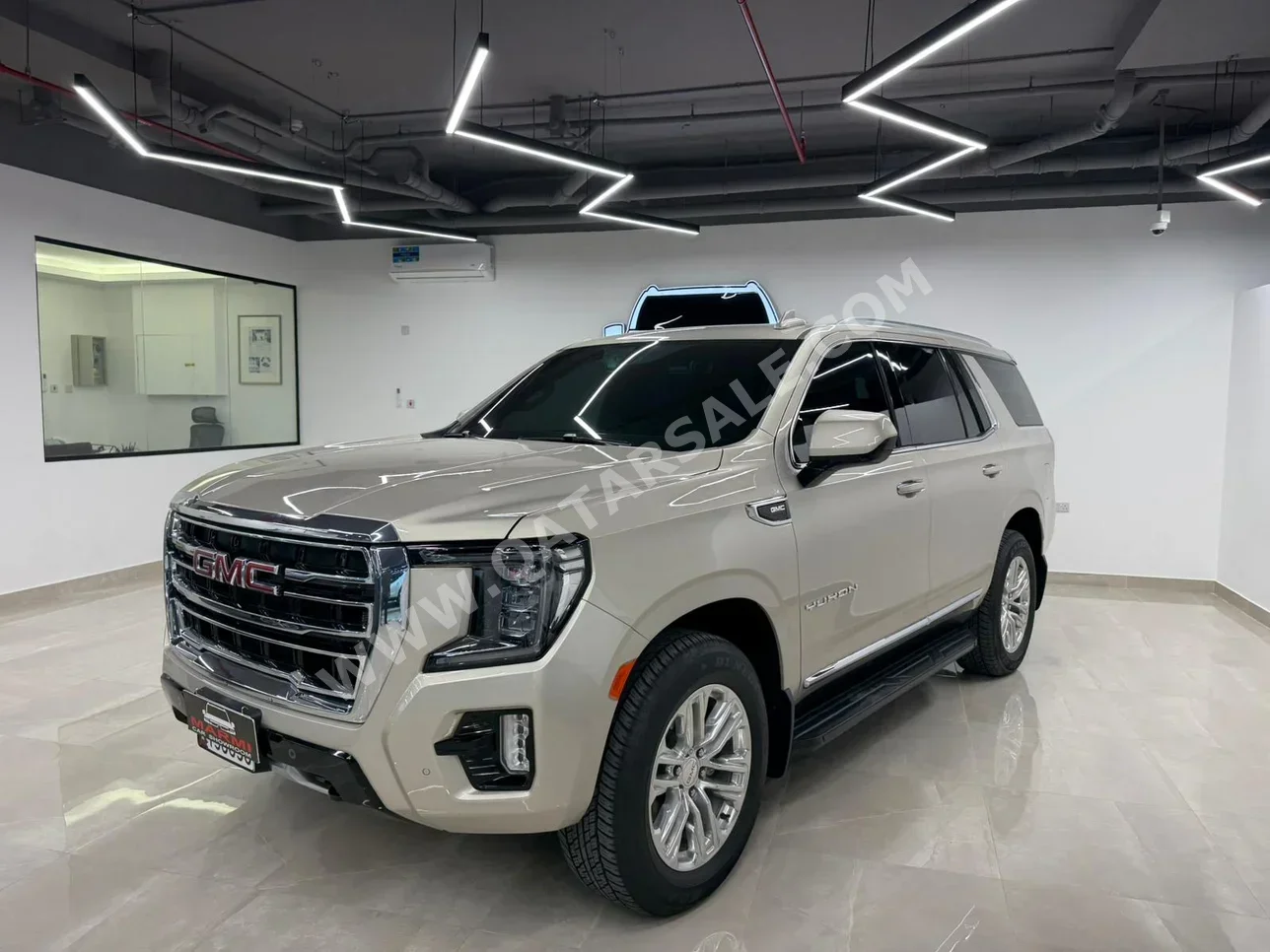 GMC  Yukon  SLT  2023  Automatic  71,000 Km  8 Cylinder  Four Wheel Drive (4WD)  SUV  Gold