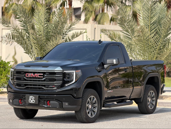 جي ام سي  سييرا  اي تي 4  2024  اوتوماتيك  30,000 كم  8 سلندر  دفع رباعي  بيكب  أسود  تحت الضمان