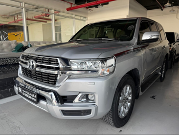 Toyota  Land Cruiser  GXR  2020  Automatic  181,000 Km  8 Cylinder  Four Wheel Drive (4WD)  SUV  Silver