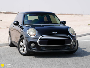 Mini Cooper 2016 Automatic 200,000 Km 4 Cylinder Front Wheel Drive (FWD) Hatchback Black