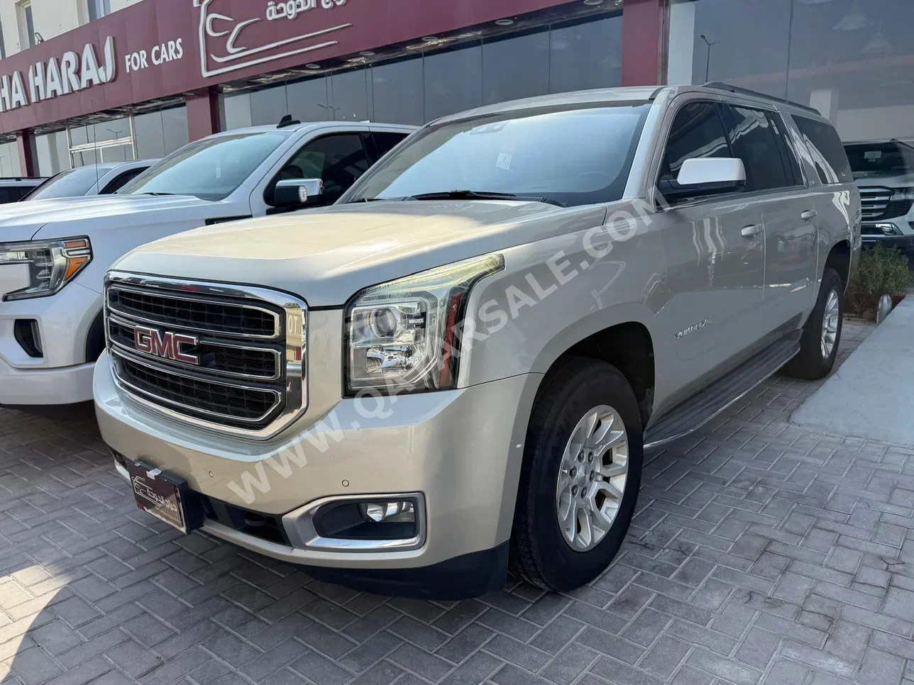 GMC Yukon XL 2015 Automatic 215,000 Km 8 Cylinder Four Wheel Drive (4WD) SUV Gold