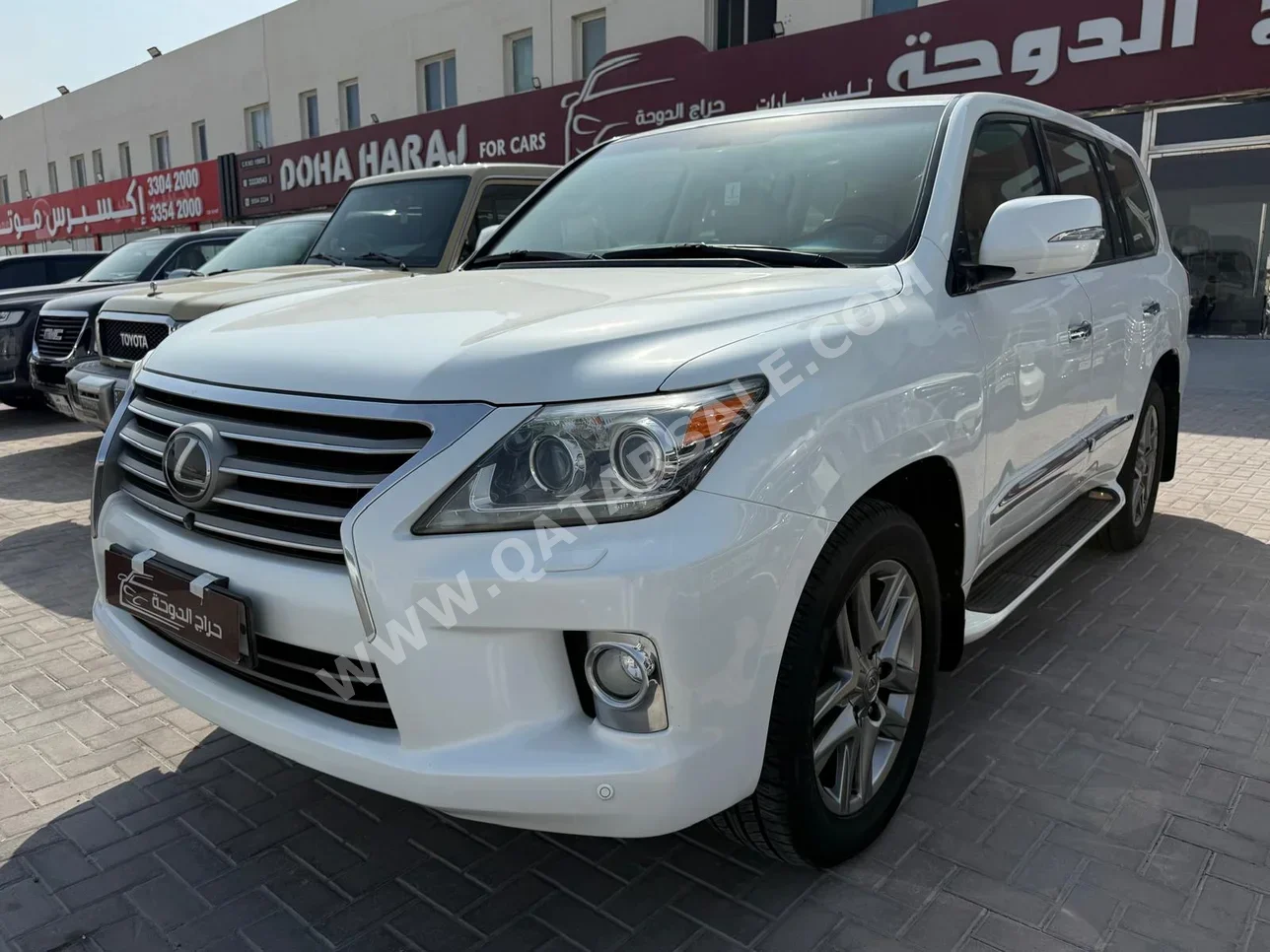 Lexus  LX  570  2013  Automatic  197,000 Km  8 Cylinder  Four Wheel Drive (4WD)  SUV  White