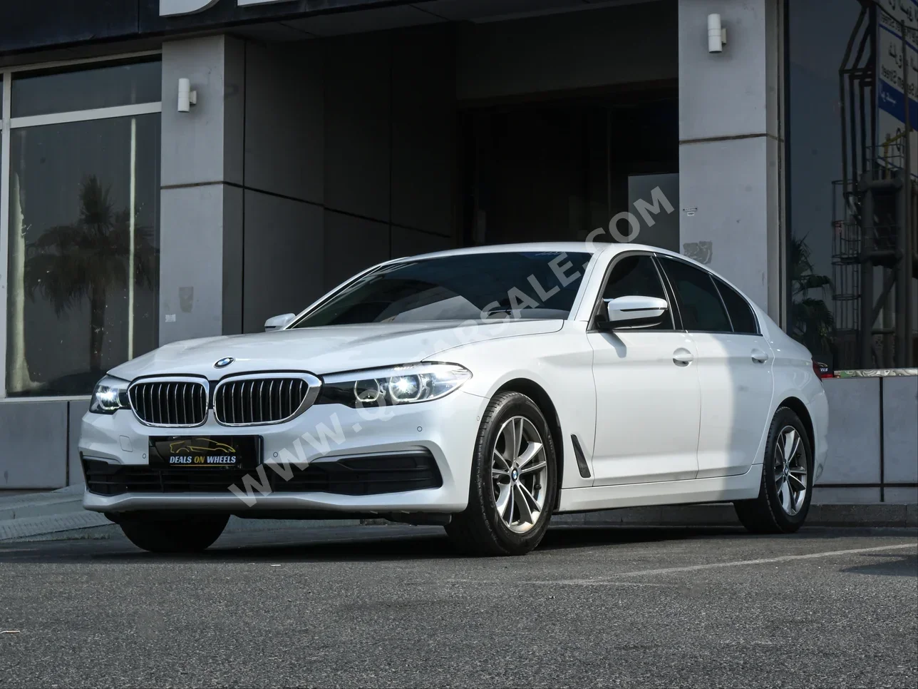 بي ام دبليو  الفئة - الخامسة  520i  2020  اوتوماتيك  53,000 كم  4 سلندر  دفع خلفي  سيدان  أبيض