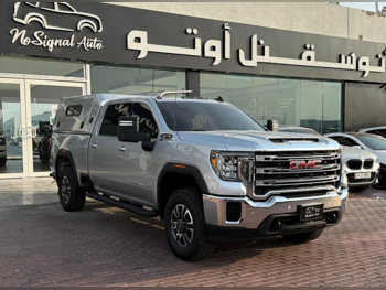 جي ام سي  سييرا  2500 HD  2023  اوتوماتيك  2,600 كم  8 سلندر  دفع رباعي  بيكب  فضي  تحت الضمان
