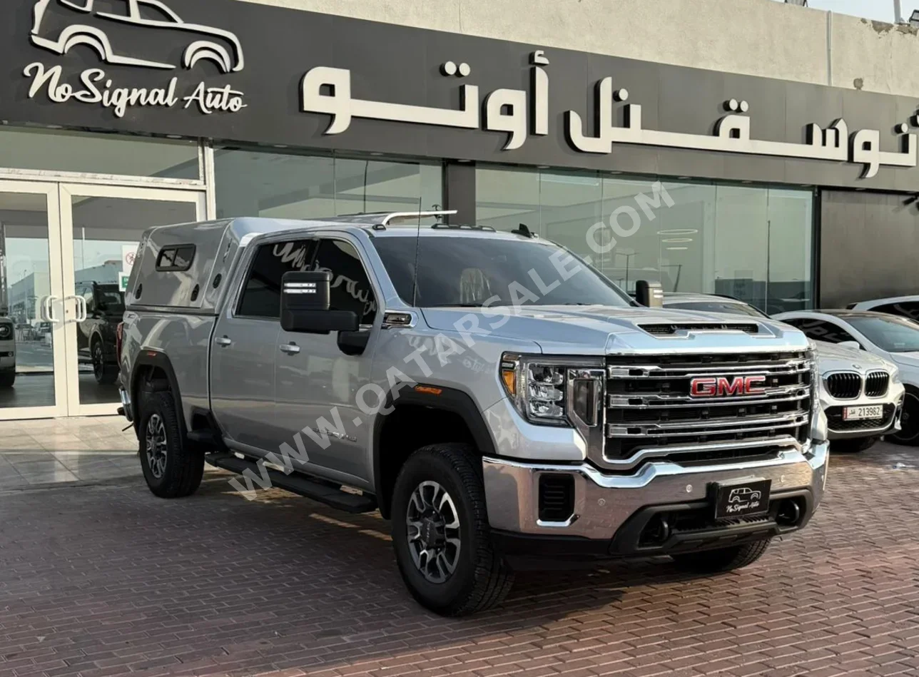 جي ام سي  سييرا  2500 HD  2023  اوتوماتيك  2,600 كم  8 سلندر  دفع رباعي  بيكب  فضي  تحت الضمان