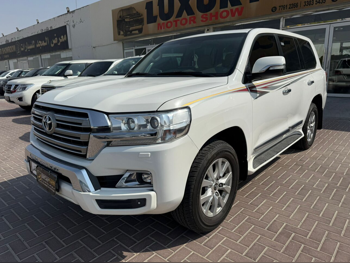 Toyota Land Cruiser GXR 2018 Automatic 201,000 Km 8 Cylinder Four Wheel Drive (4WD) SUV White