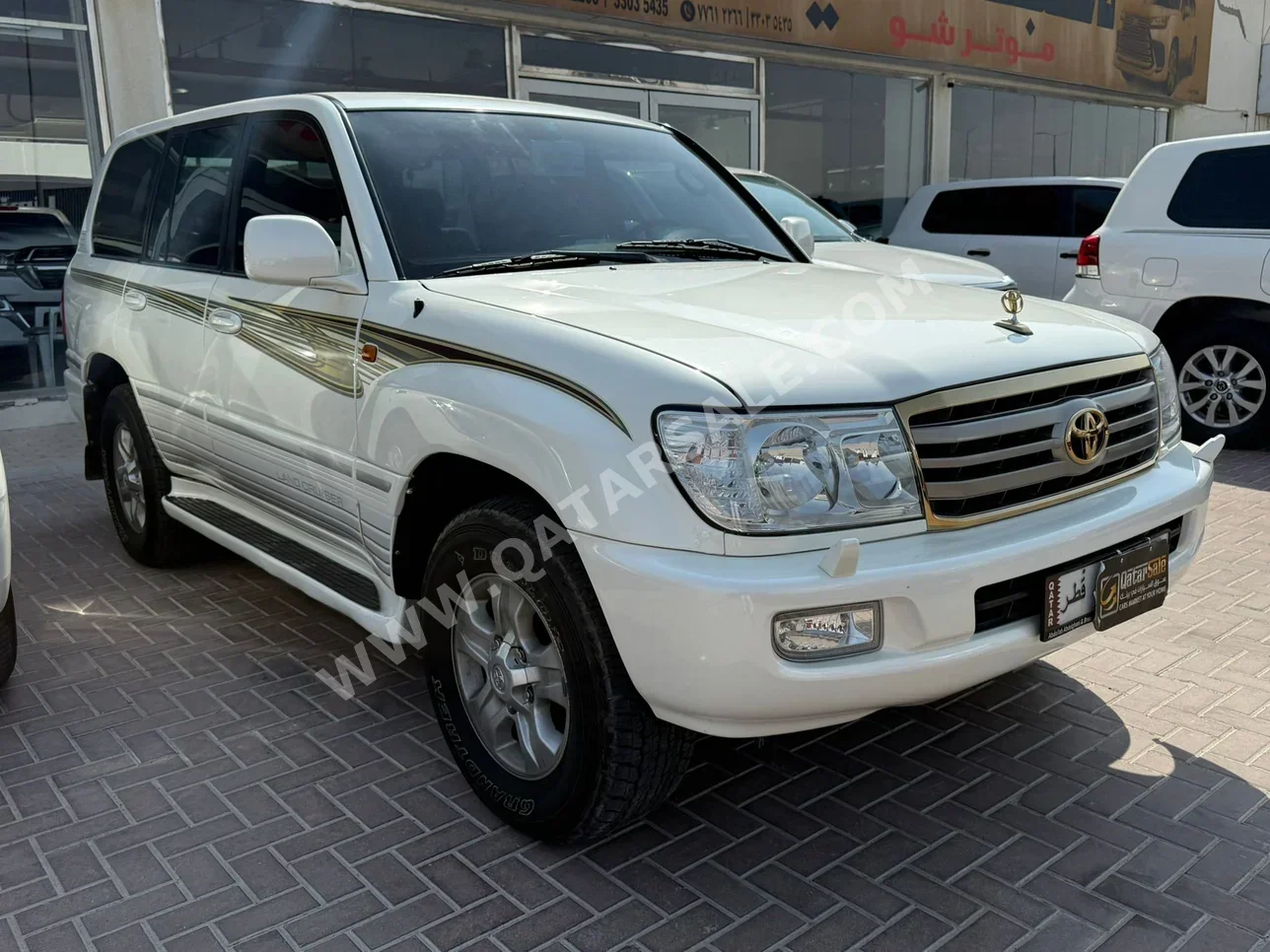 Toyota  Land Cruiser  VXR  2006  Automatic  338,000 Km  8 Cylinder  Four Wheel Drive (4WD)  SUV  White