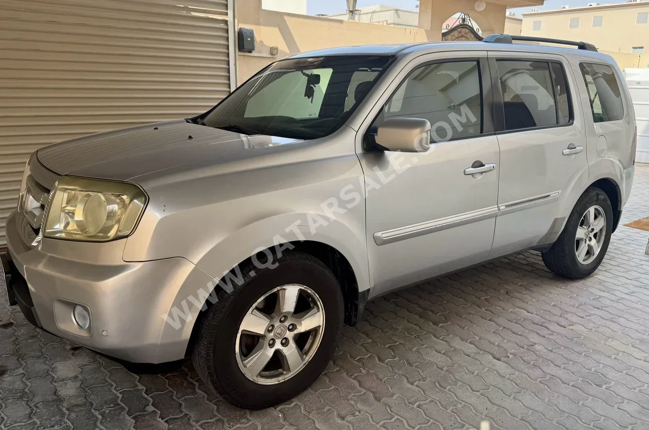 Honda  Pilot  2011  Automatic  230,000 Km  6 Cylinder  All Wheel Drive (AWD)  SUV  Blue & Silver