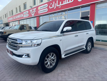 تويوتا لاند كروزر في اكس ار 2019 اوتوماتيك 240,000 كم 8 سلندر دفع رباعي اس يو في أبيض