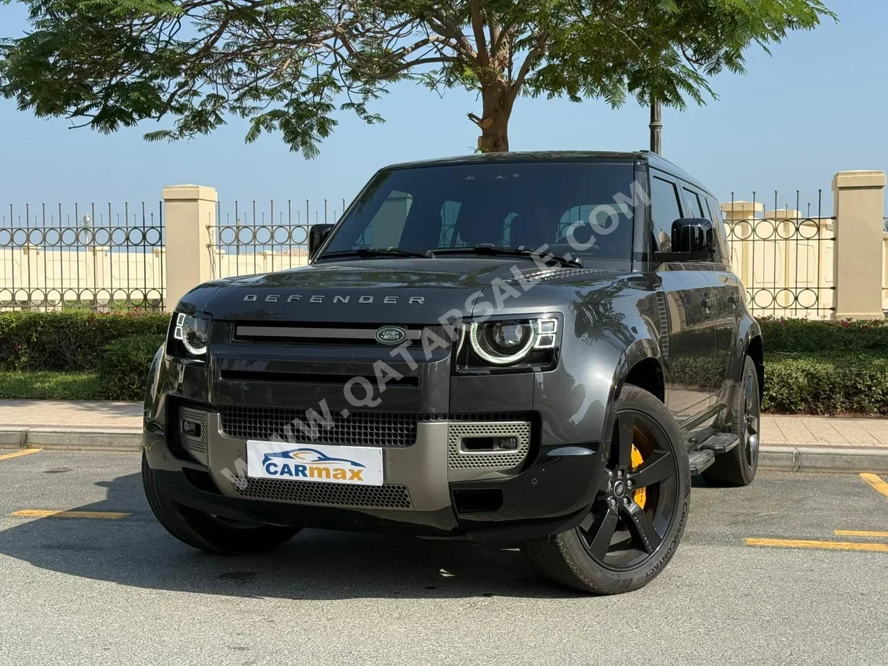 لاند روفر  ديفيندر  110 اتش اس اي  2025  اوتوماتيك  14,000 كم  6 سلندر  دفع رباعي  اس يو في  رمادي  تحت الضمان