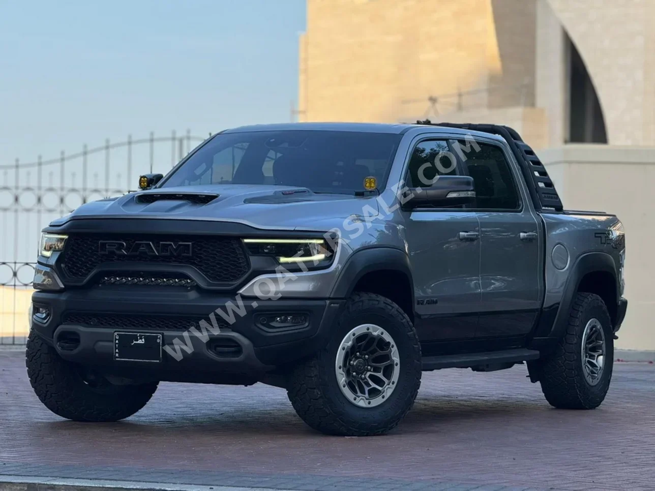 دودج رام تي أر إكس 2022 اوتوماتيك 43,000 كم 8 سلندر دفع رباعي بيكب رمادي تحت الضمان