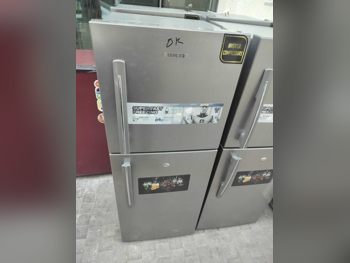 ثلاجة بفريزر علوي - اللون الرمادي