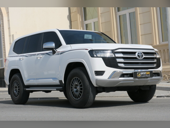 تويوتا لاند كروزر جي اكس 2024 اوتوماتيك 46,000 كم 6 سلندر دفع رباعي اس يو في أبيض تحت الضمان