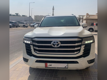 تويوتا لاند كروزر جي اكس ار 2022 اوتوماتيك 106,000 كم 6 سلندر دفع رباعي اس يو في أبيض