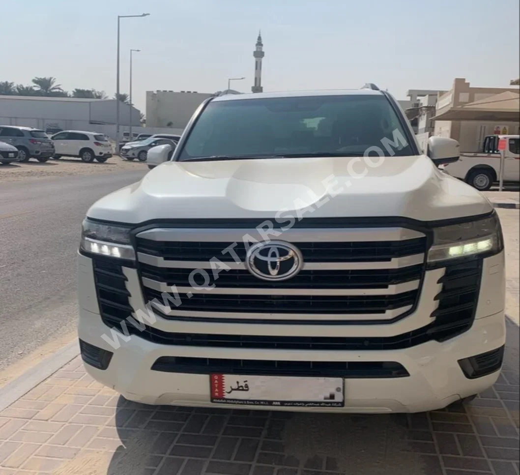 Toyota  Land Cruiser  GXR  2022  Automatic  106,000 Km  6 Cylinder  Four Wheel Drive (4WD)  SUV  White