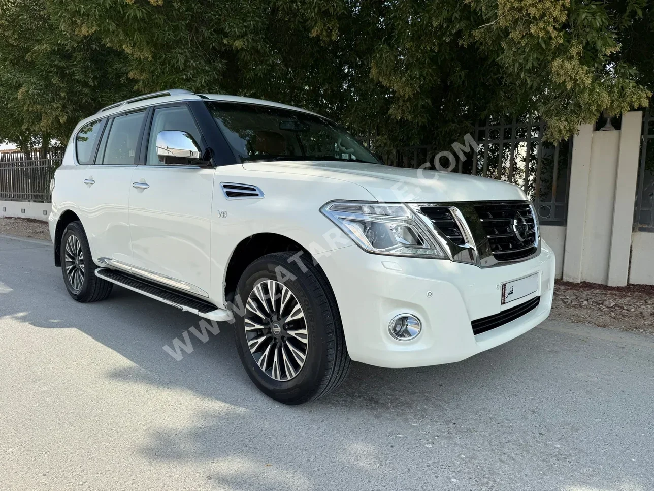 نيسان  باترول  بلاتنيوم  2015  اوتوماتيك  170,000 كم  8 سلندر  دفع رباعي  اس يو في  أبيض