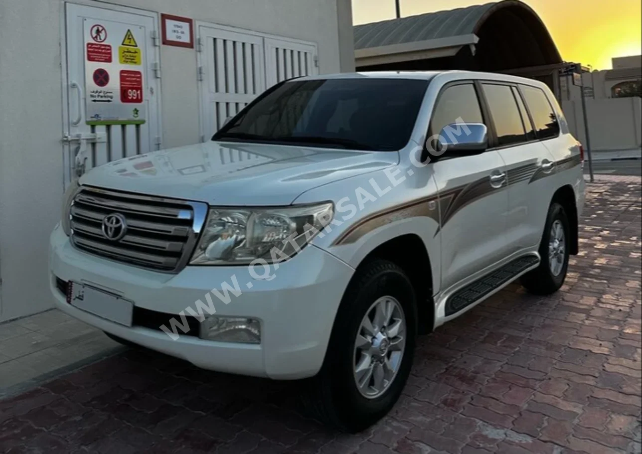 Toyota  Land Cruiser  GXR  2010  Automatic  390,000 Km  8 Cylinder  Four Wheel Drive (4WD)  SUV  Pearl