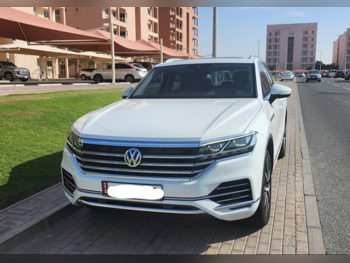 Volkswagen Touareg Highline plus 2019 Automatic 140,000 Km 6 Cylinder All Wheel Drive (AWD) SUV White With Warranty