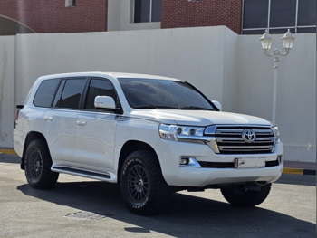 Toyota  Land Cruiser  GXR  2019  Automatic  147,000 Km  6 Cylinder  Four Wheel Drive (4WD)  SUV  White