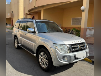 Mitsubishi  Pajero  3.8 Gold Edition  2014  Automatic  113,000 Km  6 Cylinder  Four Wheel Drive (4WD)  SUV  Gray and Silver