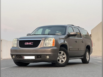 GMC  Yukon  XL  2012  Automatic  300,000 Km  8 Cylinder  Four Wheel Drive (4WD)  SUV  Beige