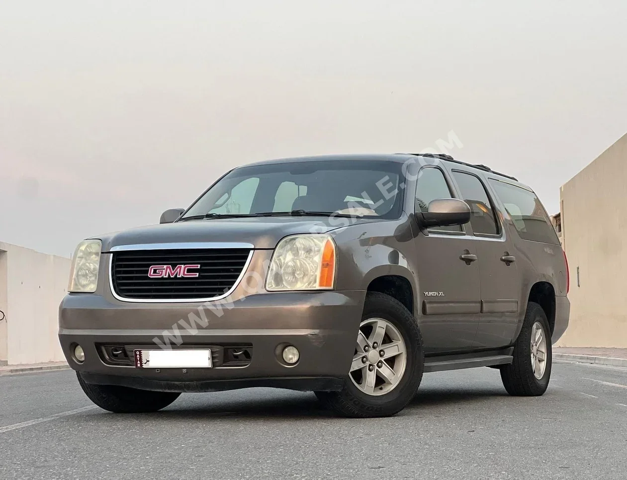 GMC  Yukon  XL  2012  Automatic  300,000 Km  8 Cylinder  Four Wheel Drive (4WD)  SUV  Beige