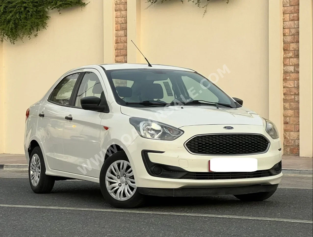 فورد  فيجو  2021  اوتوماتيك  88,000 كم  4 سلندر  سحب امامي  سيدان  أبيض  تحت الضمان