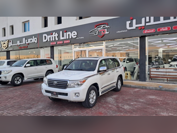 تويوتا لاند كروزر جي اكس ار 2013 اوتوماتيك 441,000 كم 8 سلندر دفع رباعي اس يو في أبيض