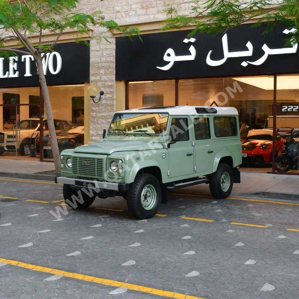 Land Rover  Defender  110  2016  Manual  54,900 Km  6 Cylinder  Four Wheel Drive (4WD)  SUV  Green