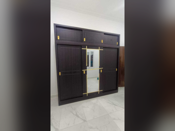 خزائن ودواليب الملابس والزينة - دوحة فيرنيتشر  - خزائن  - بنى