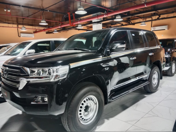 Toyota  Land Cruiser  VXR  2021  Automatic  189,000 Km  8 Cylinder  Four Wheel Drive (4WD)  SUV  Black
