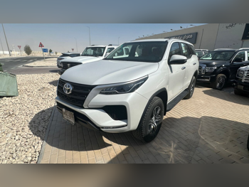 Toyota Fortuner 2023 Automatic 0 Km 4 Cylinder Four Wheel Drive (4WD) SUV White