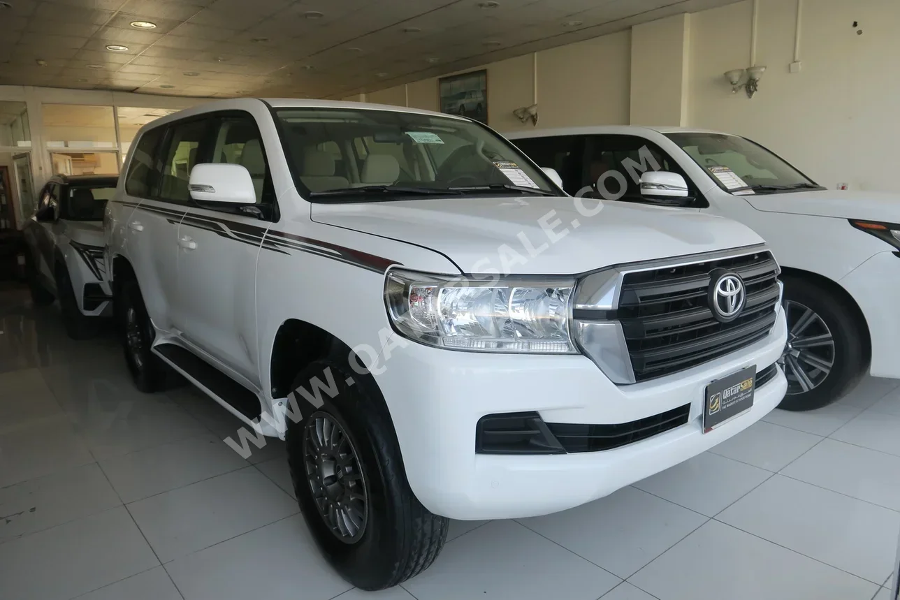 تويوتا  لاند كروزر  جي اكس  2020  اوتوماتيك  312,000 كم  6 سلندر  دفع رباعي  اس يو في  أبيض
