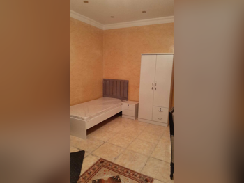 أطقم غرف نوم - لايف ستايل  - طقم مكون من 4 قطع  - أبيض