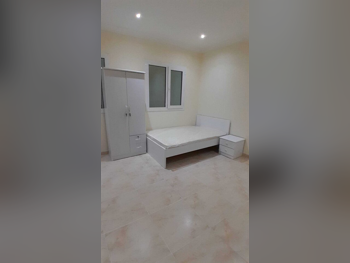 أطقم غرف نوم - لايف ستايل  - طقم مكون من 4 قطع  - أبيض