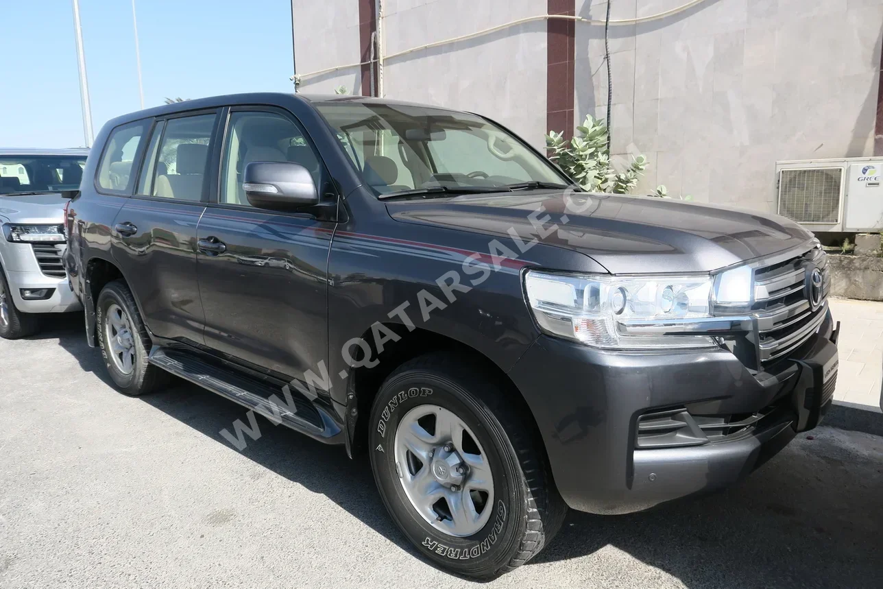 تويوتا  لاند كروزر  جي اكس ار  2021  اوتوماتيك  179,000 كم  6 سلندر  دفع رباعي  اس يو في  رمادي