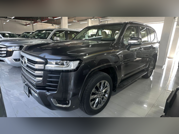 تويوتا  لاند كروزر  في اكس  2023  اوتوماتيك  0 كم  6 سلندر  دفع رباعي  اس يو في  رمادي