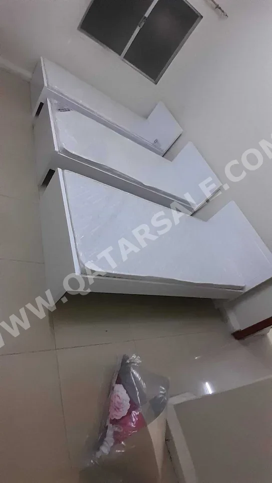 الأسّرة - لايف ستايل  - فردي  - أبيض  - متضمنة المرتبة