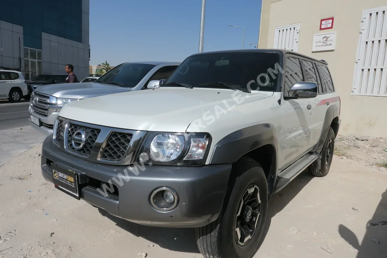 نيسان باترول سوبر سفاري 2019 عادي 96,000 كم 6 سلندر دفع رباعي اس يو في أبيض