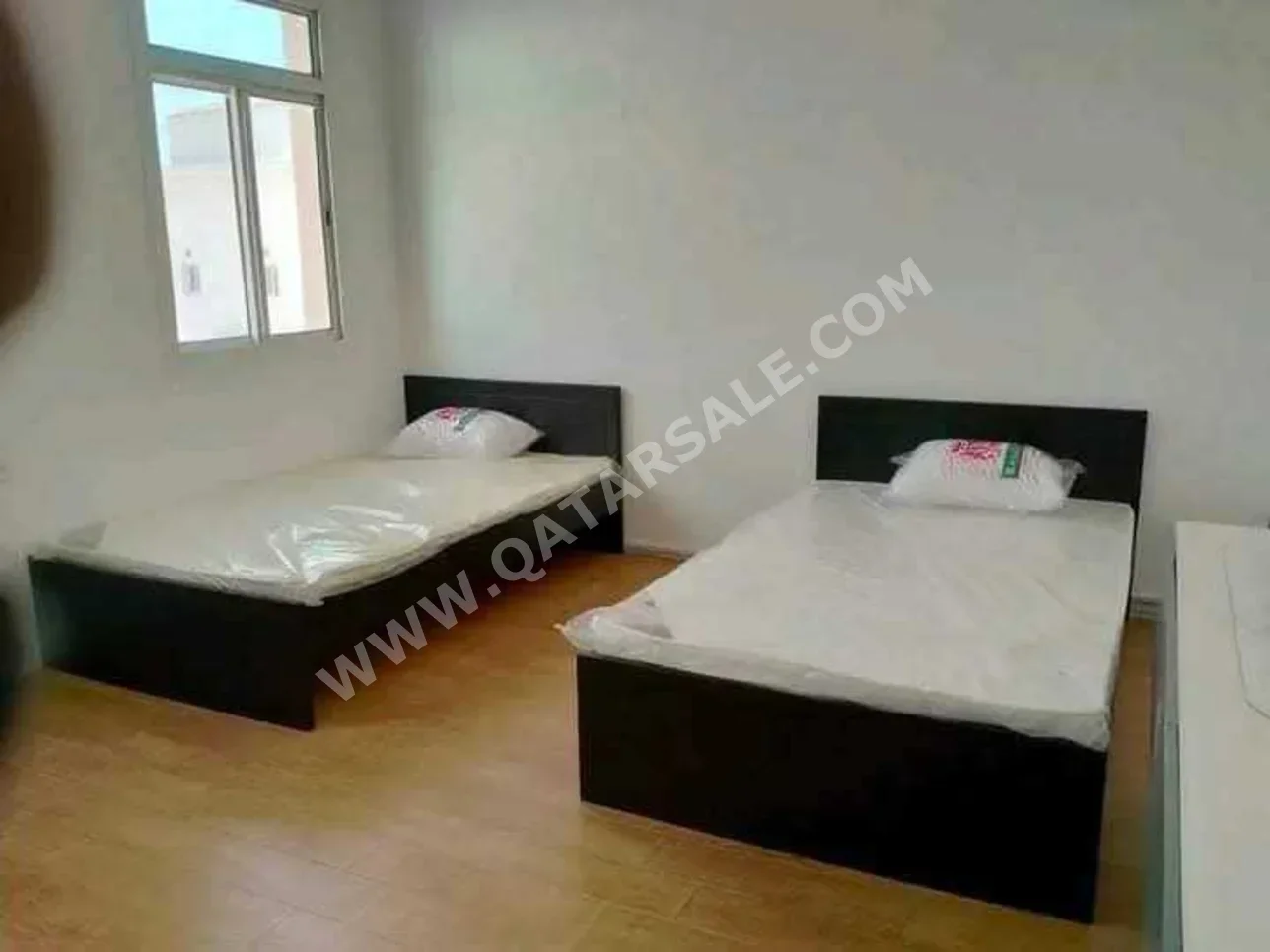 الأسّرة - لايف ستايل  - مزدوج  - أسود  - متضمنة المرتبة