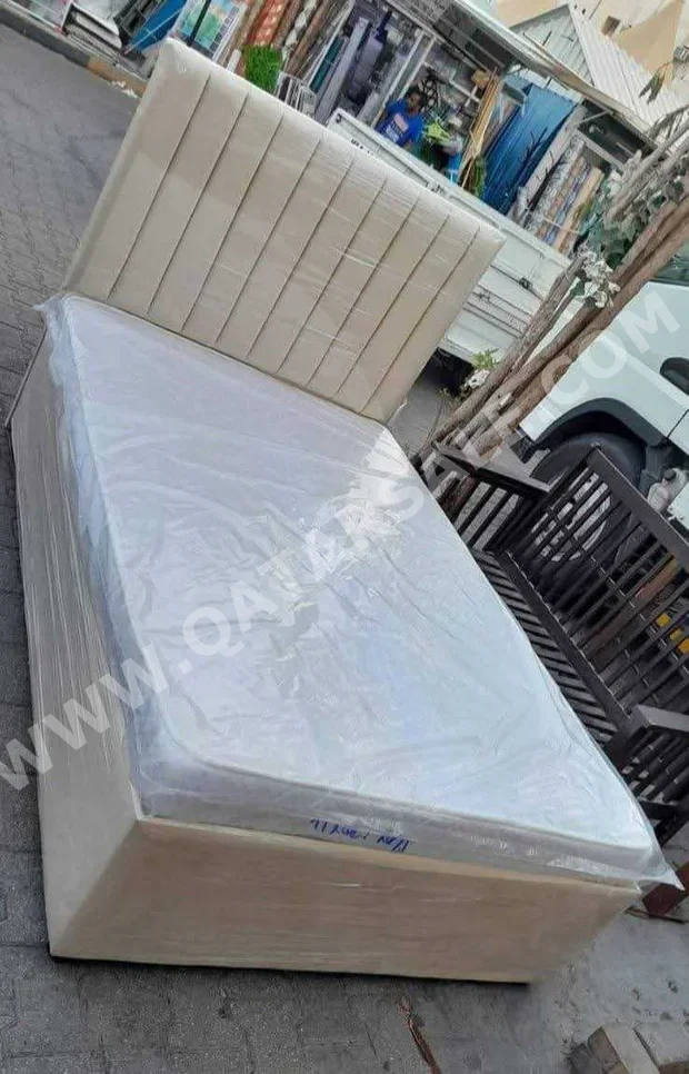 الأسّرة - لايف ستايل  - مزدوج  - متضمنة المرتبة