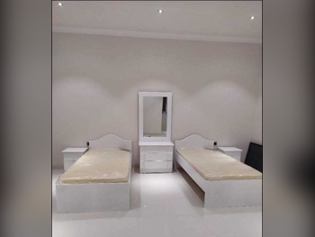 الأسّرة - لايف ستايل  - فردي  - أبيض  - متضمنة المرتبة  - مع طاولة سرير جانبية