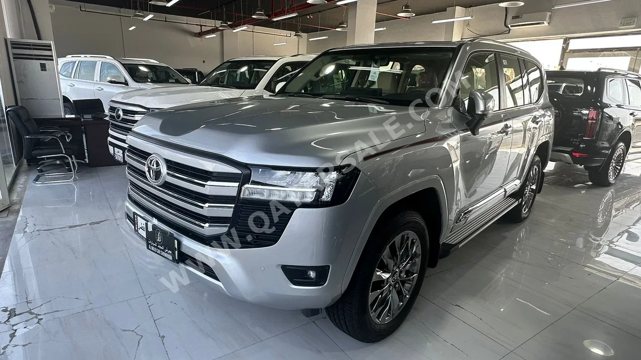 تويوتا  لاند كروزر  جي اكس ار  2025  اوتوماتيك  4,000 كم  6 سلندر  دفع كلي مستمر  اس يو في  فضي  تحت الضمان