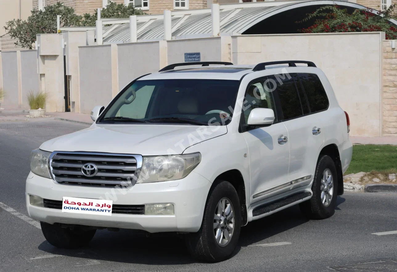 تويوتا  لاند كروزر  جي اكس ار  2010  اوتوماتيك  328,000 كم  8 سلندر  دفع رباعي  اس يو في  أبيض