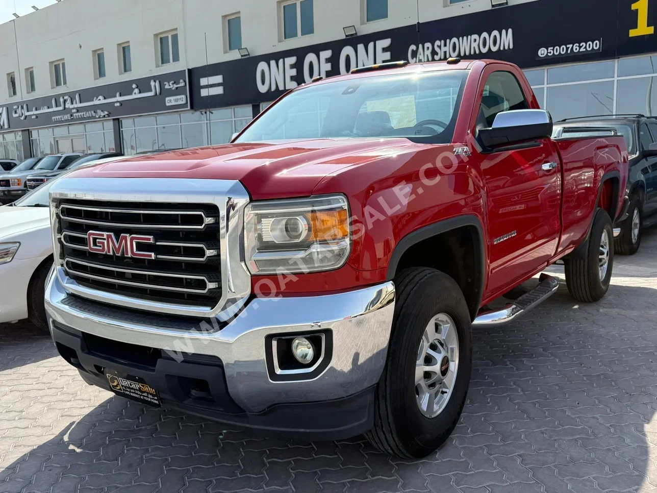 GMC  Sierra  SLE  2015  Automatic  164,000 Km  8 Cylinder  Four Wheel Drive (4WD)  Pick Up  Red