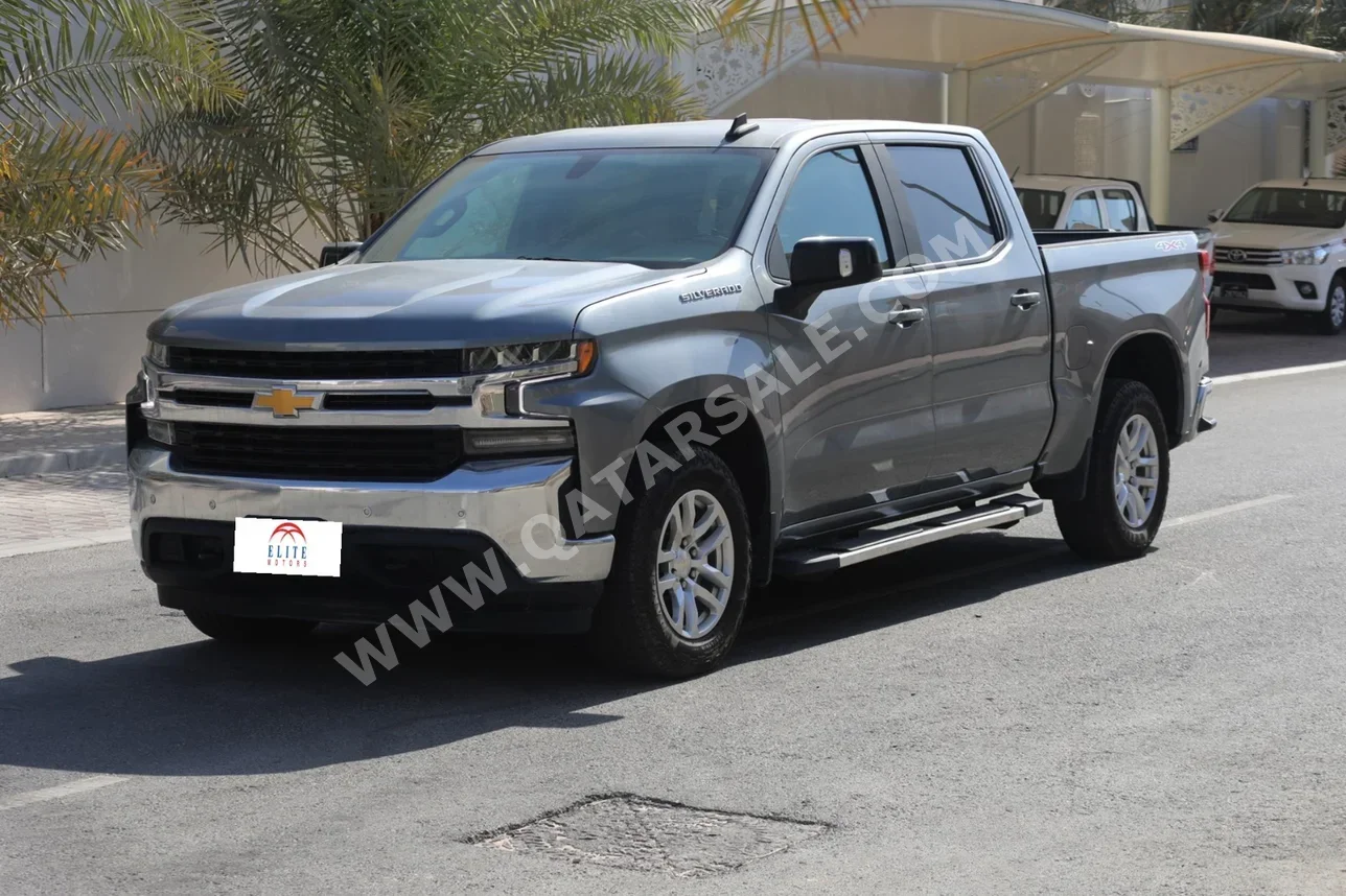 Chevrolet  Silverado  LT  2021  Automatic  61,000 Km  8 Cylinder  Four Wheel Drive (4WD)  Pick Up  Gray
