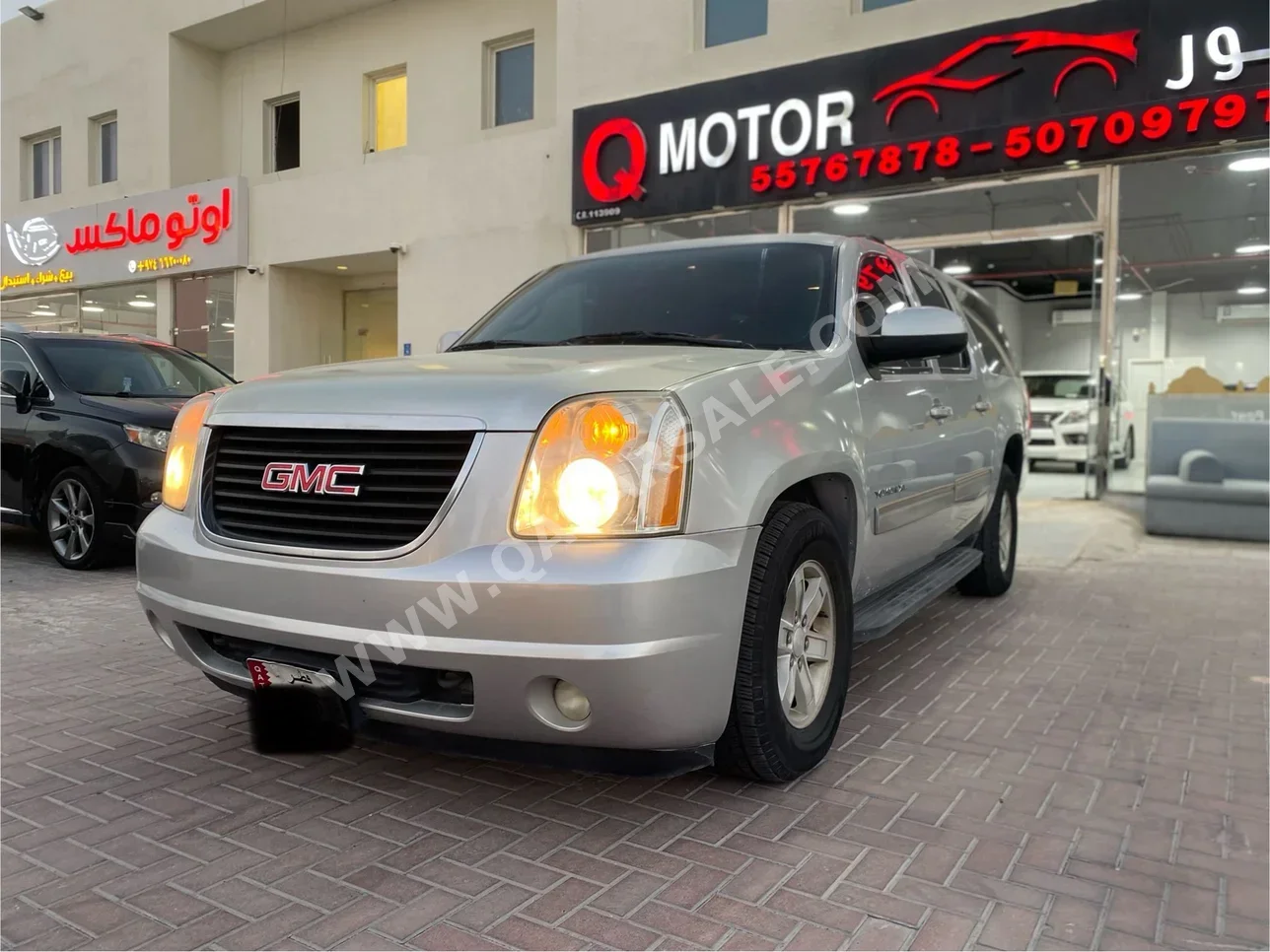 GMC  Yukon  XL  2014  Automatic  360,000 Km  8 Cylinder  Four Wheel Drive (4WD)  SUV  Silver