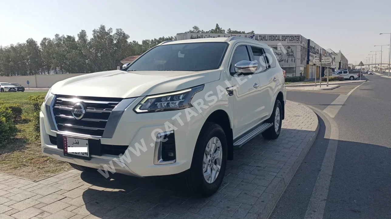 نيسان  اكستيرا  تيتانيوم  2023  اوتوماتيك  90,000 كم  4 سلندر  دفع رباعي  اس يو في  أبيض