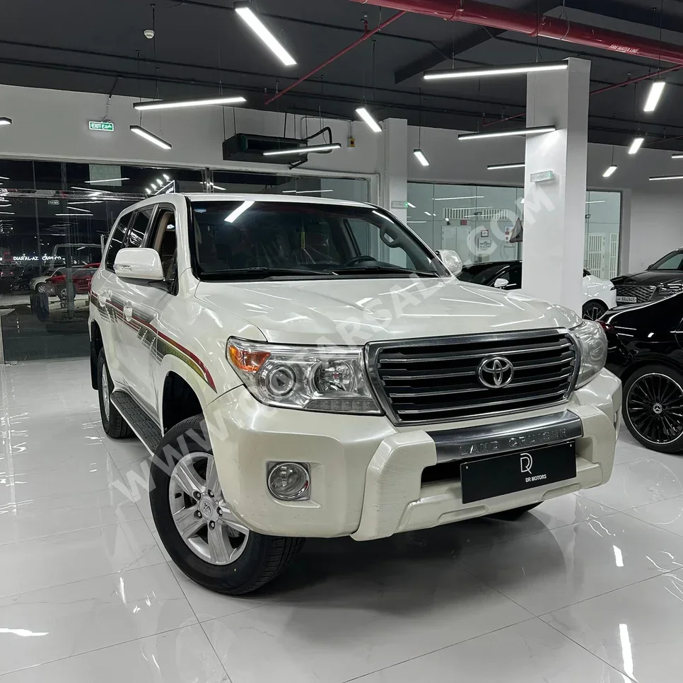 تويوتا  لاند كروزر  جي اكس  2013  اوتوماتيك  363,000 كم  8 سلندر  دفع رباعي  اس يو في  أبيض