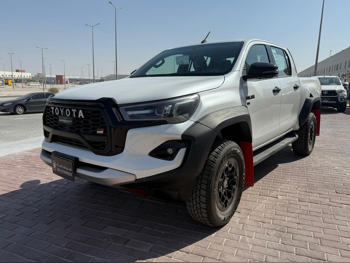 تويوتا  هاي لوكس  جي ار سبورت  2025  اوتوماتيك  0 كم  6 سلندر  دفع رباعي  بيكب  أبيض  تحت الضمان